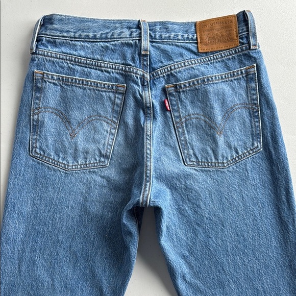 Levi's Wedgie Jeans Icon Fit High Rise Tapered Leg Light Wash - Picture 5 of 15